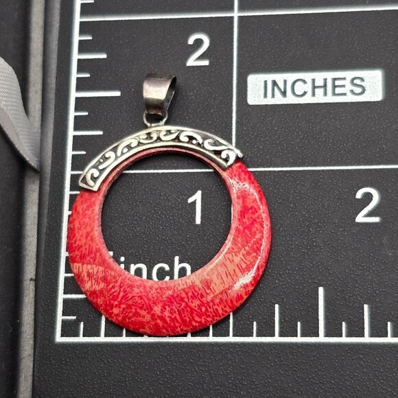 VTG Sterling Silver Red Sponge Coral Circle Pendant 1.5" Artisan Boho 2.43g - Picture 5 of 6